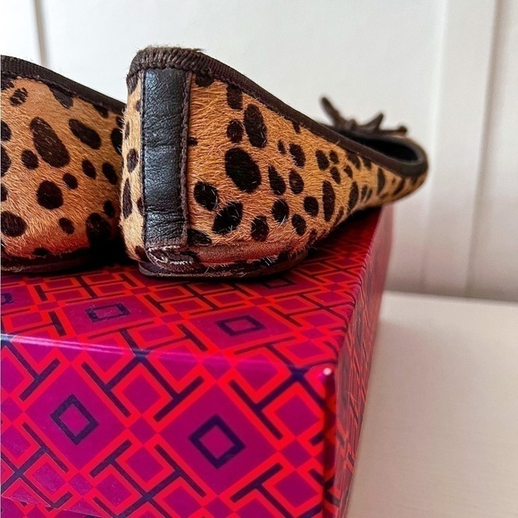 Tory Burch Chelsea Cheetah Print Calf Hair Flats - Picture 6 of 7